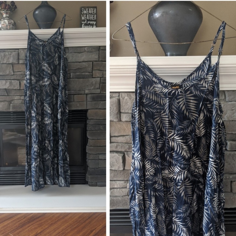 Blue Leaf Bohemian Dress. Pockets. Size Sm…